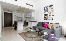 Dream Inn Apartments - Bay Central